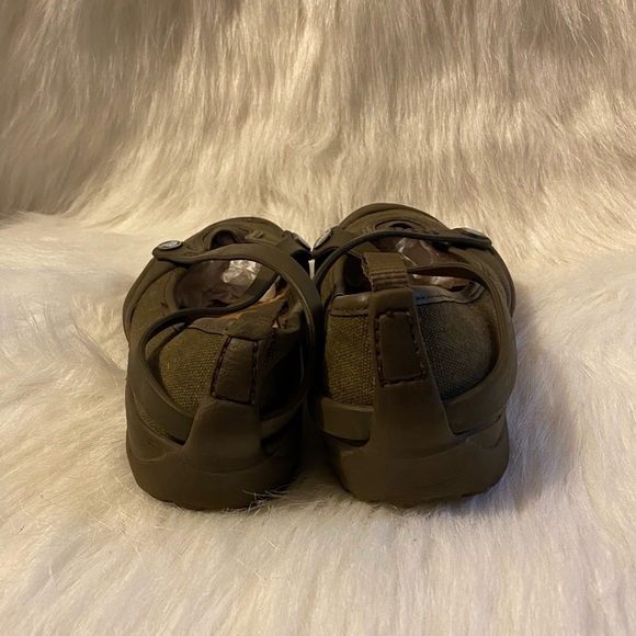 Crocs Shoes‎ Women’s Size 4 Strappy Flats - Picture 4 of 6